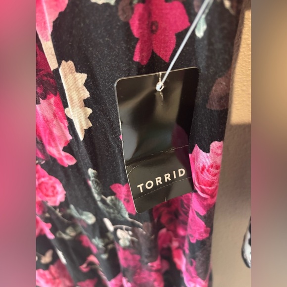 TORRID Spring Floral Black + Pink Dress V Neck and Quarter Sleeves M/L 10 00 NWT - Picture 13 of 14